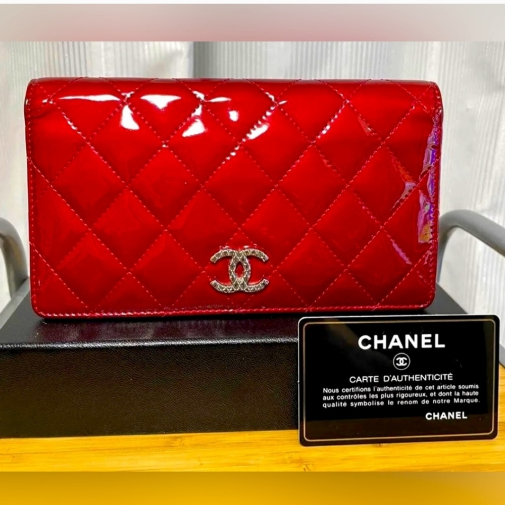 CHANEL Wallet - Picture 1 of 8